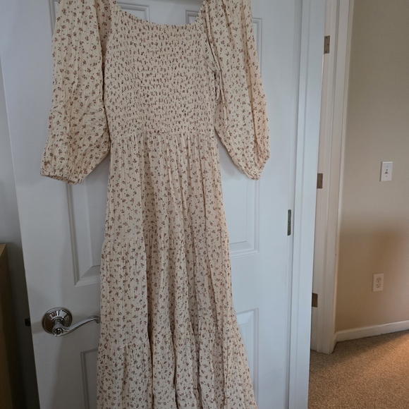 Neuflora Dresses & Skirts - Neuflora: Cream Floral Dress
